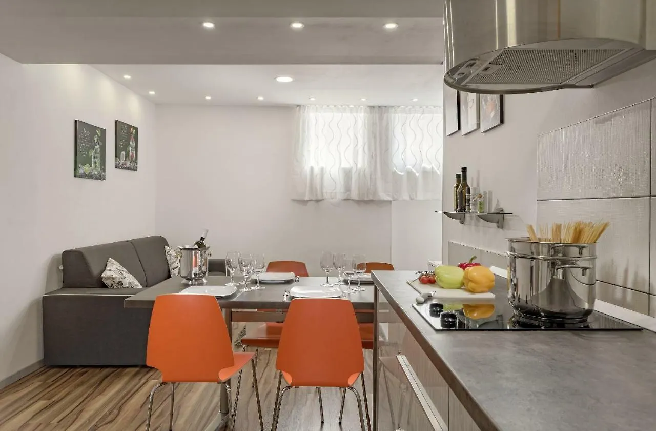 Apartment Eva- Modern Central Place 普拉